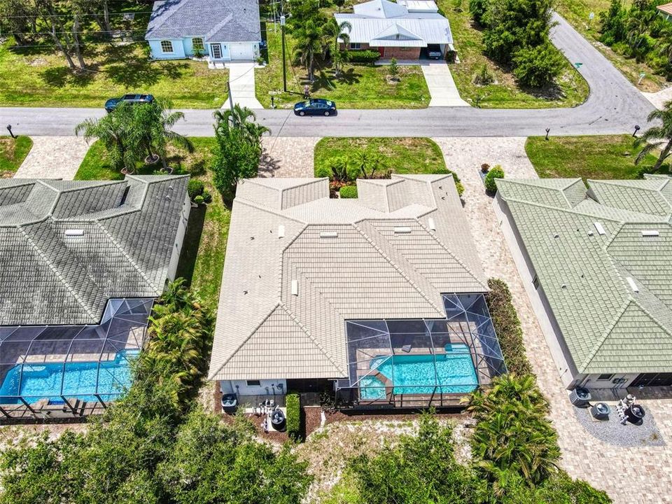 На продажу: $715,000 (3 спален, 2 ванн, 2024 Квадратных фут)