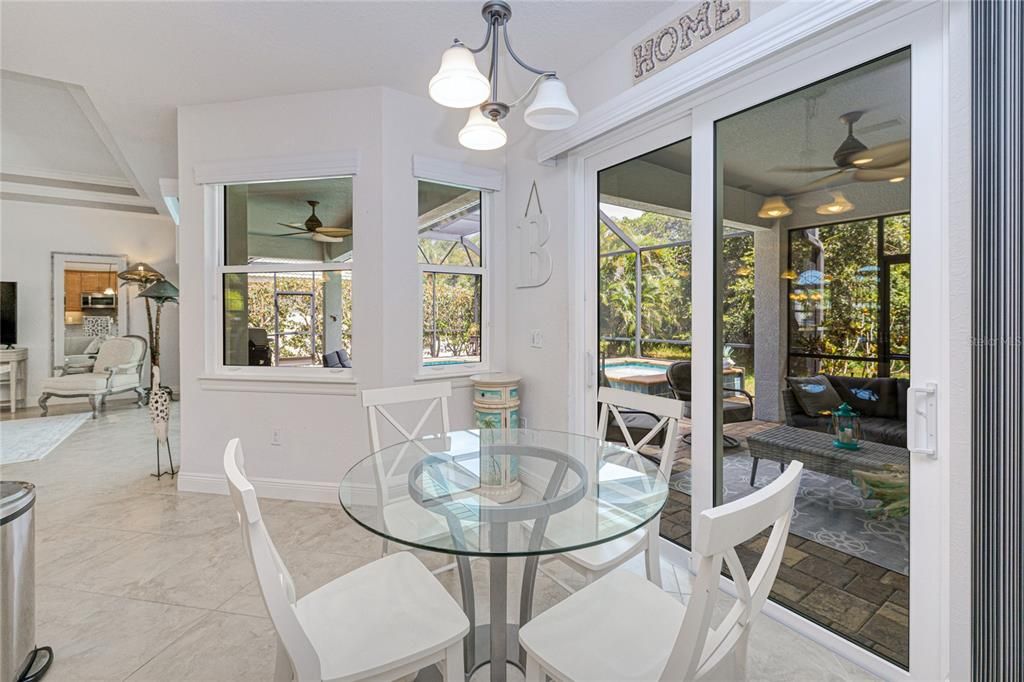 На продажу: $715,000 (3 спален, 2 ванн, 2024 Квадратных фут)