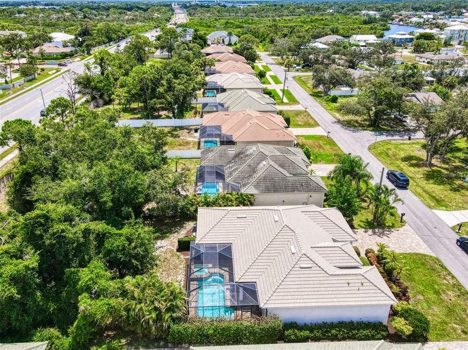 На продажу: $715,000 (3 спален, 2 ванн, 2024 Квадратных фут)