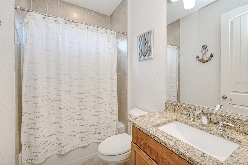 На продажу: $715,000 (3 спален, 2 ванн, 2024 Квадратных фут)