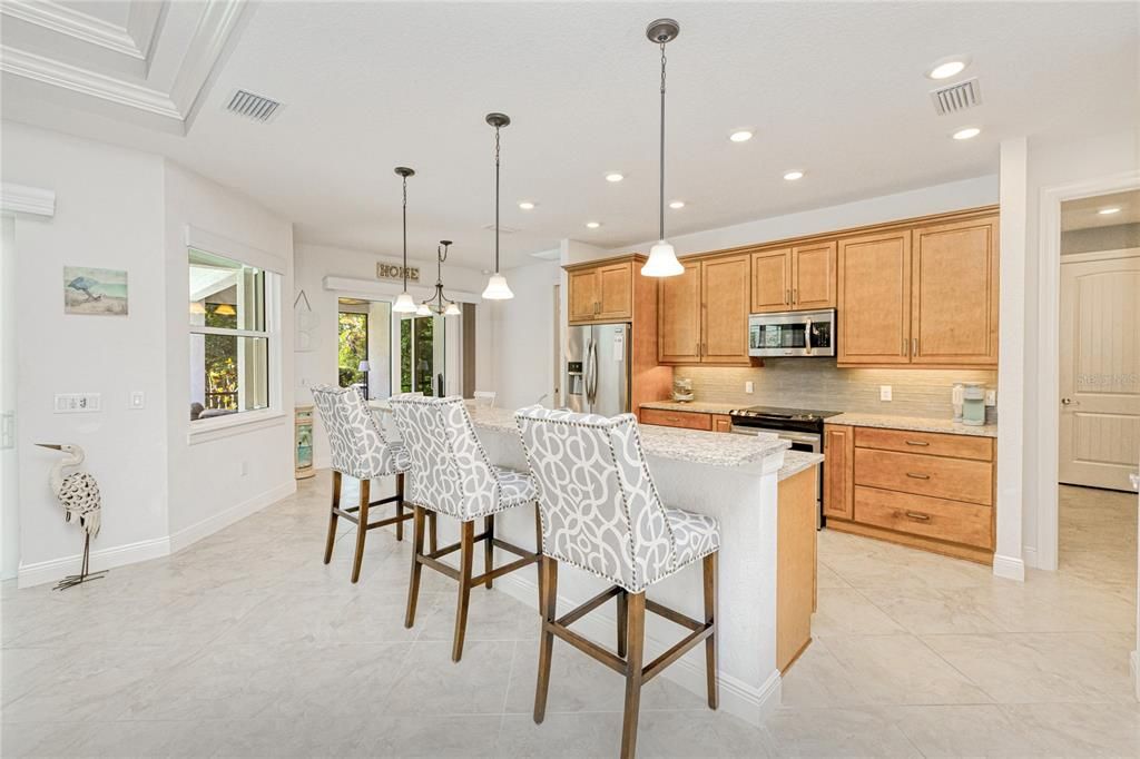 На продажу: $715,000 (3 спален, 2 ванн, 2024 Квадратных фут)