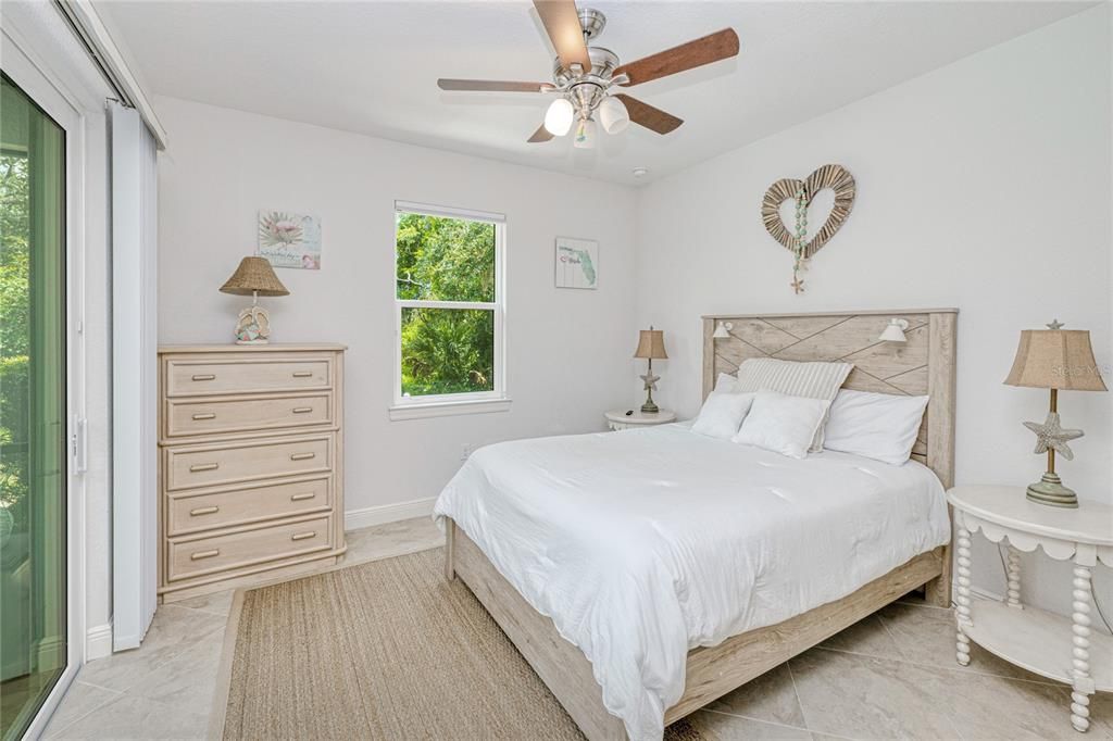 На продажу: $715,000 (3 спален, 2 ванн, 2024 Квадратных фут)