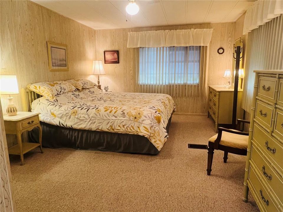 合同活跃: $149,900 (2 贝兹, 2 浴室, 959 平方英尺)