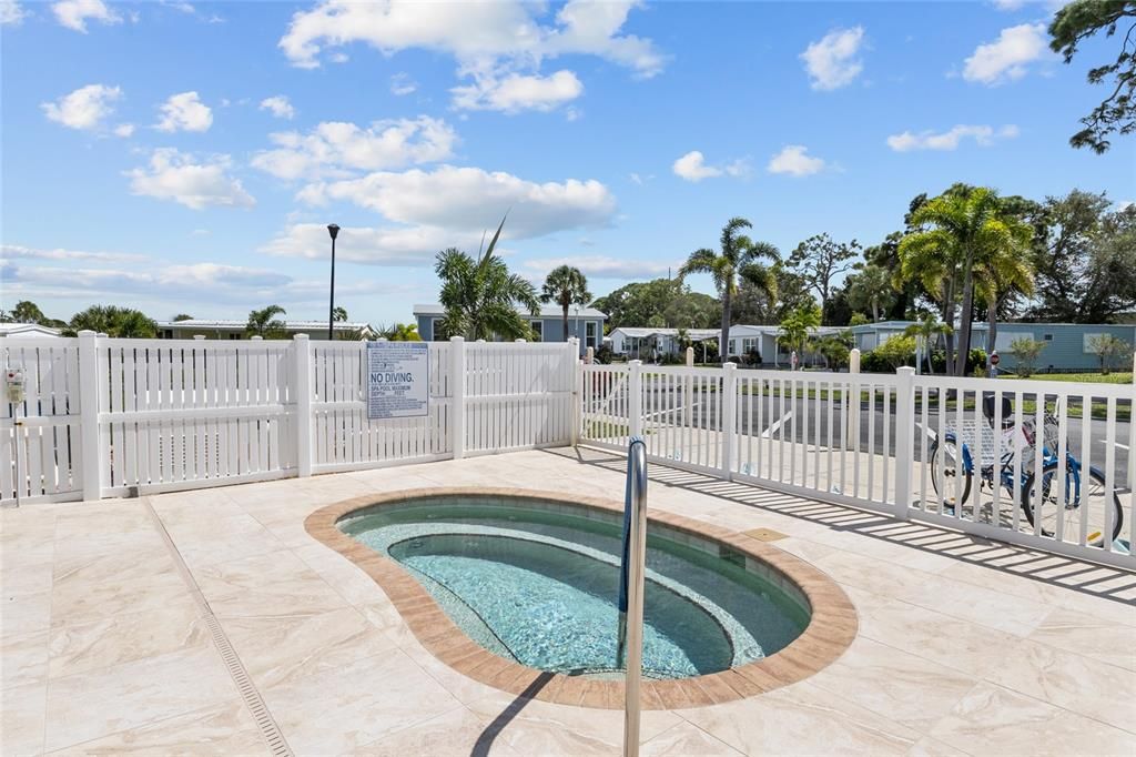 合同活跃: $149,900 (2 贝兹, 2 浴室, 959 平方英尺)