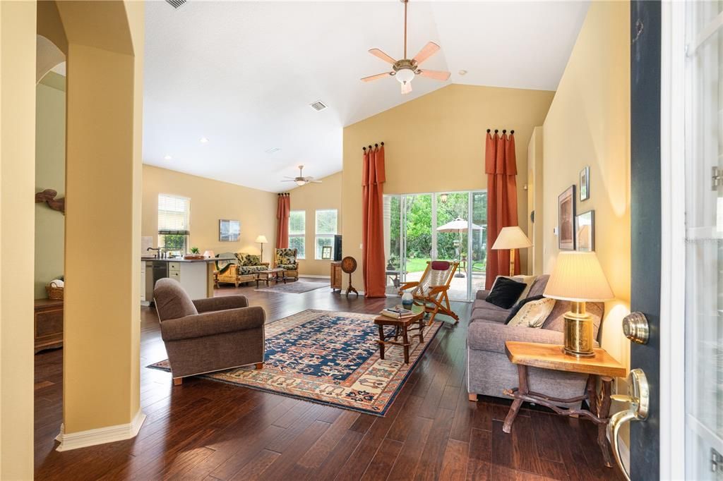 Active With Contract: $400,000 (3 beds, 2 baths, 1888 Square Feet)