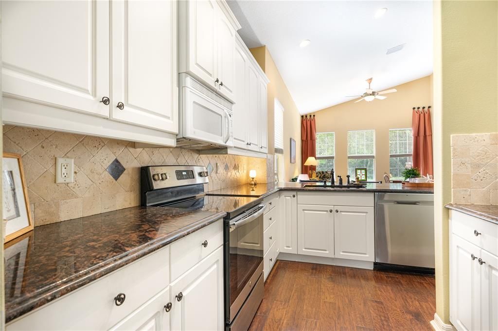 Active With Contract: $400,000 (3 beds, 2 baths, 1888 Square Feet)