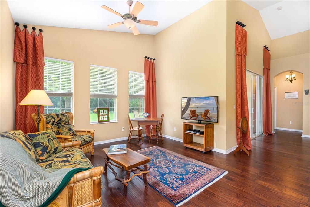 Active With Contract: $400,000 (3 beds, 2 baths, 1888 Square Feet)