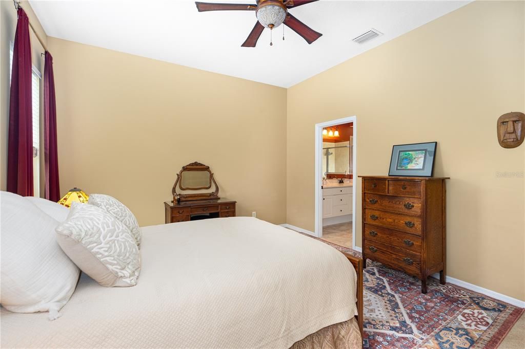 Active With Contract: $400,000 (3 beds, 2 baths, 1888 Square Feet)