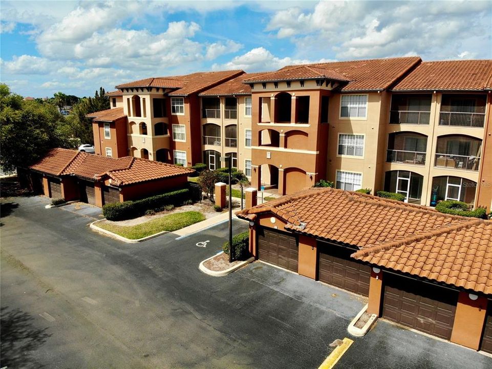 Active With Contract: $1,195 (1 beds, 1 baths, 899 Square Feet)