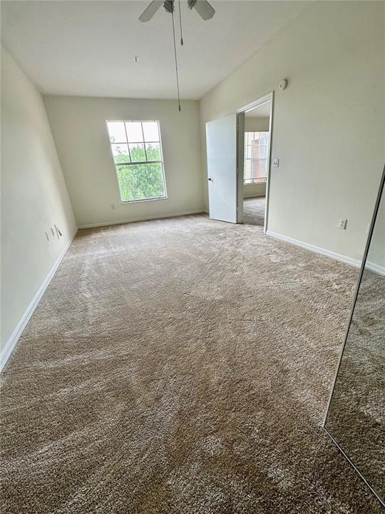 Active With Contract: $1,195 (1 beds, 1 baths, 899 Square Feet)