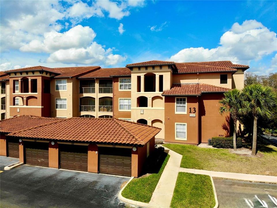 Active With Contract: $1,195 (1 beds, 1 baths, 899 Square Feet)