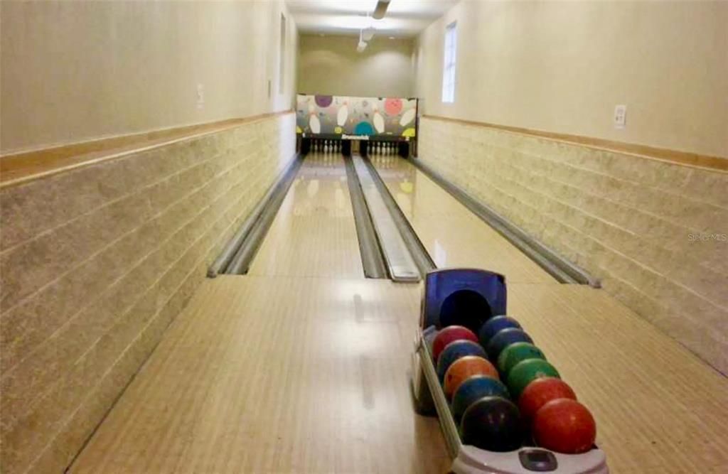 Active With Contract: $1,195 (1 beds, 1 baths, 899 Square Feet)