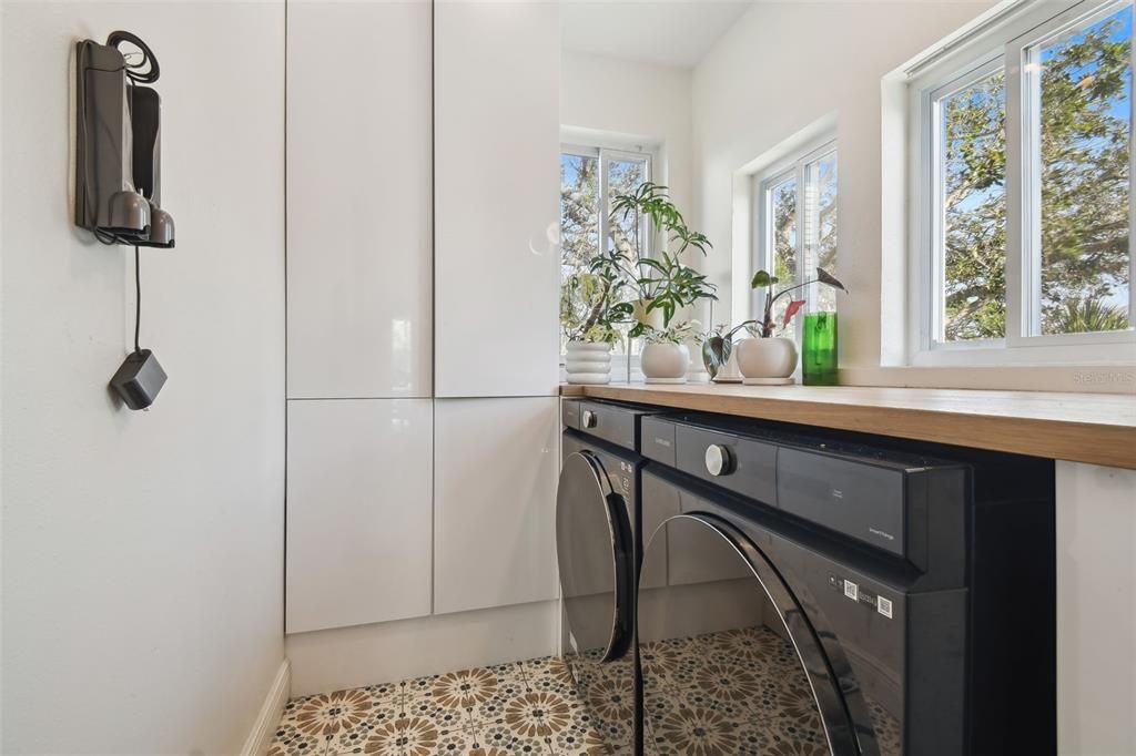 出租: $7,500 (5 贝兹, 3 浴室, 2544 平方英尺)