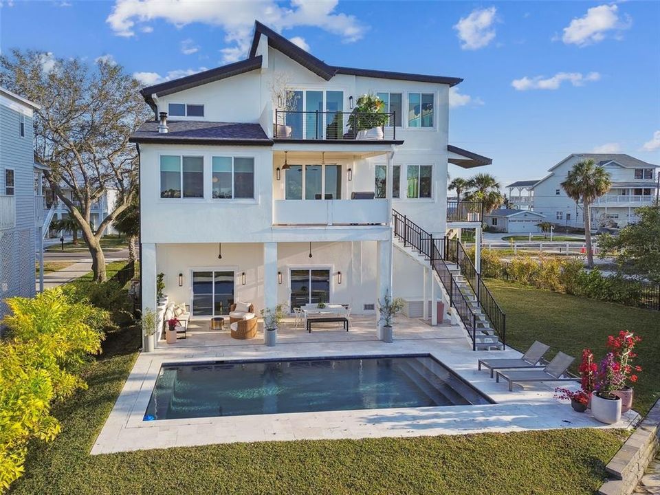 出租: $7,500 (5 贝兹, 3 浴室, 2544 平方英尺)