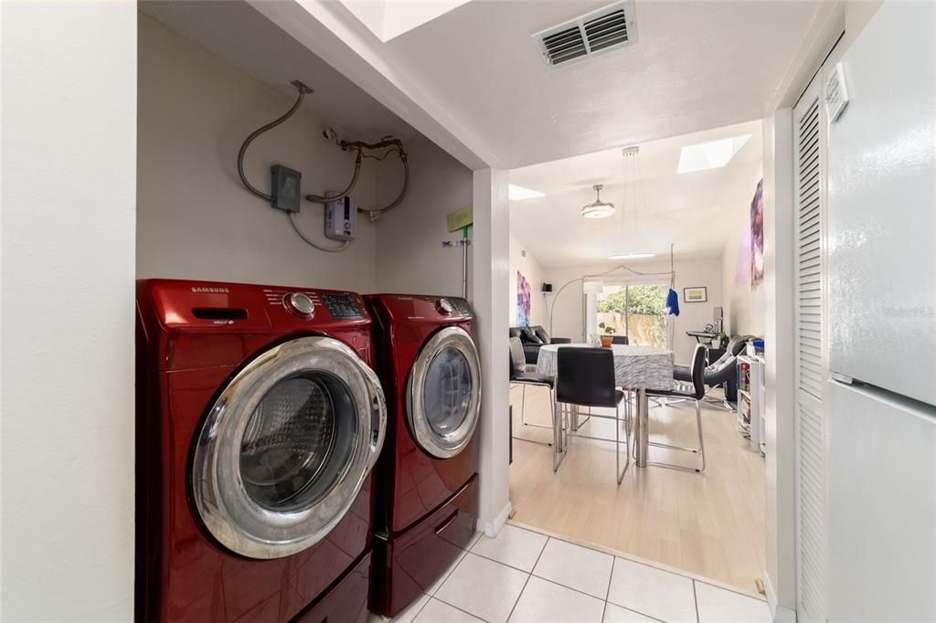 En Venta: $175,000 (2 camas, 2 baños, 1051 Pies cuadrados)