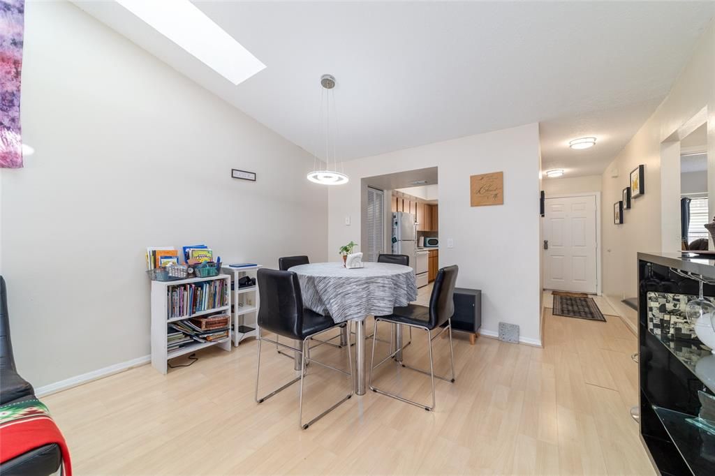 En Venta: $175,000 (2 camas, 2 baños, 1051 Pies cuadrados)