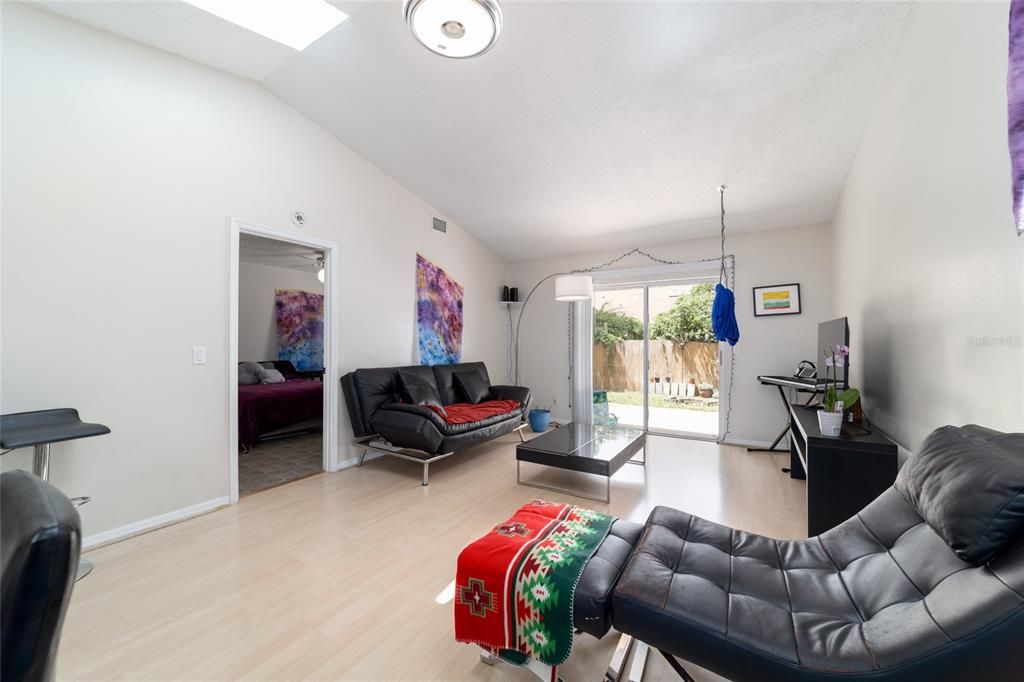 En Venta: $175,000 (2 camas, 2 baños, 1051 Pies cuadrados)