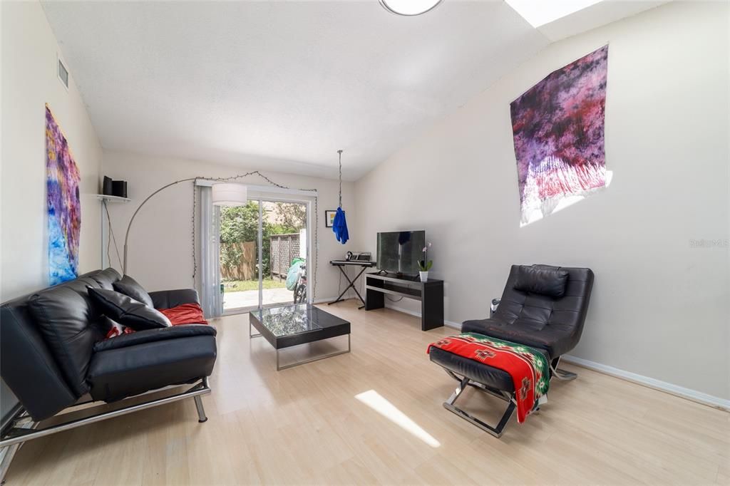 En Venta: $175,000 (2 camas, 2 baños, 1051 Pies cuadrados)