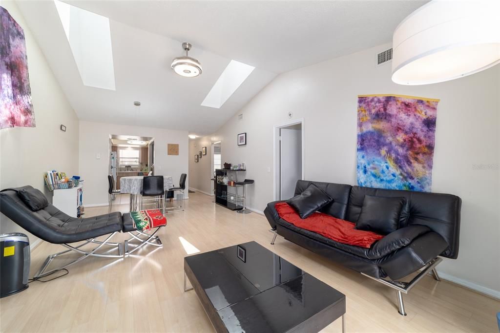 En Venta: $175,000 (2 camas, 2 baños, 1051 Pies cuadrados)