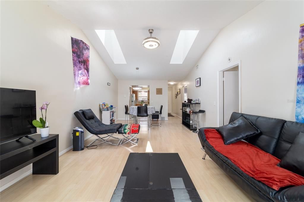 En Venta: $175,000 (2 camas, 2 baños, 1051 Pies cuadrados)