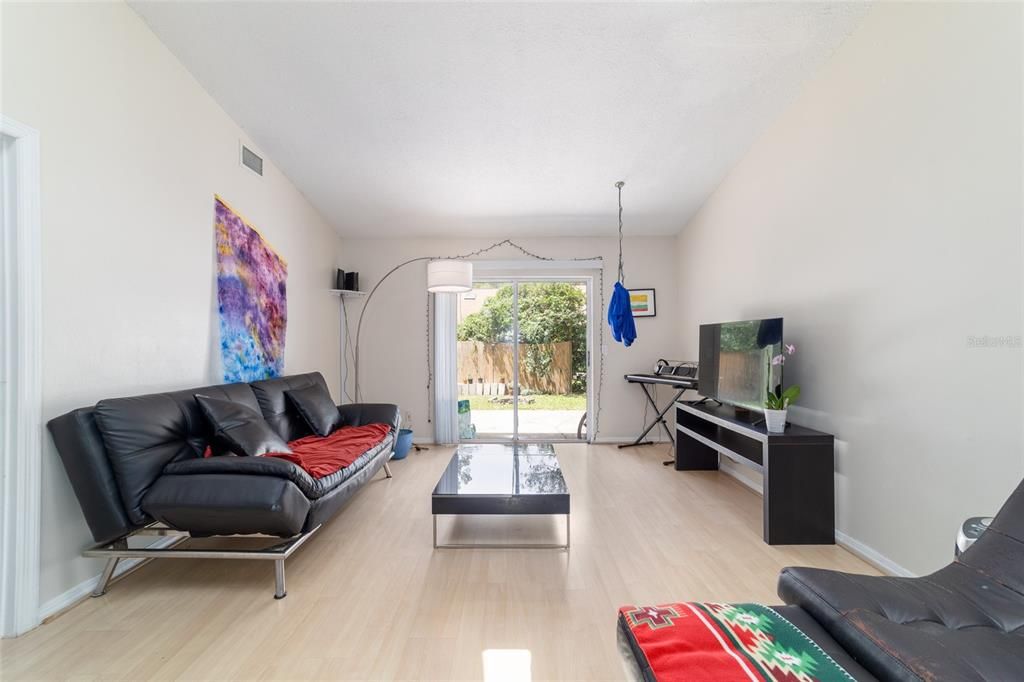 En Venta: $175,000 (2 camas, 2 baños, 1051 Pies cuadrados)