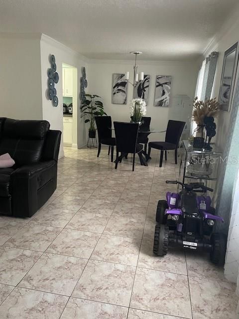 待售: $129,000 (2 贝兹, 1 浴室, 960 平方英尺)