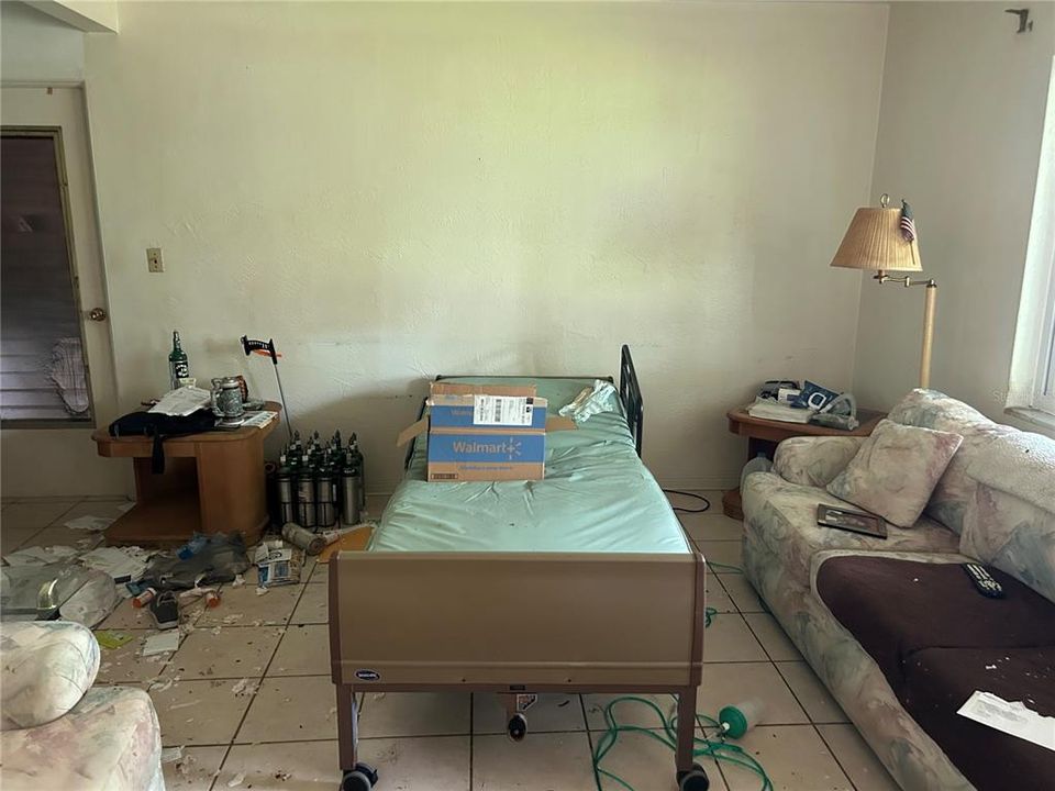 Под контрактом: $250,000 (2 спален, 1 ванн, 840 Квадратных фут)