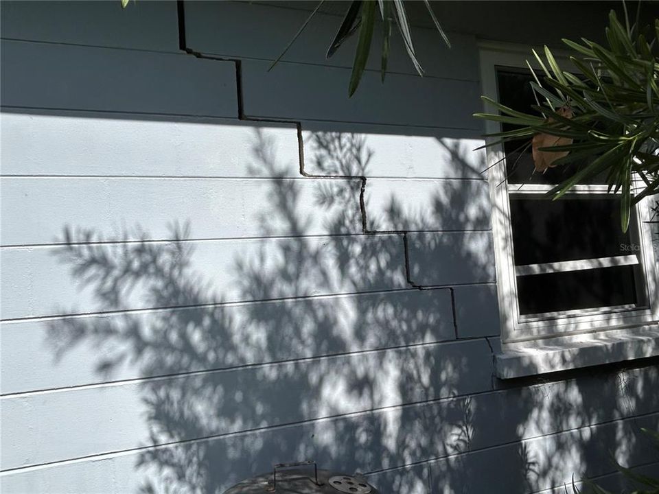 Под контрактом: $250,000 (2 спален, 1 ванн, 840 Квадратных фут)