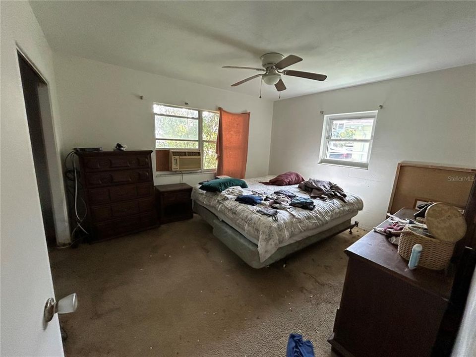 Под контрактом: $250,000 (2 спален, 1 ванн, 840 Квадратных фут)