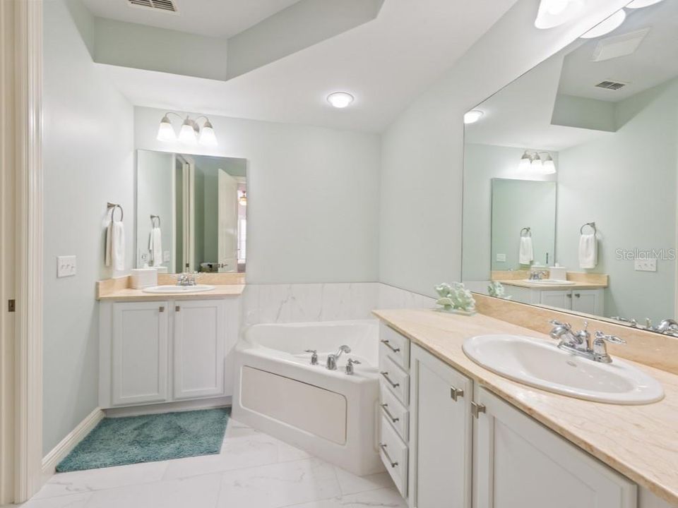 待售: $438,000 (3 贝兹, 2 浴室, 1494 平方英尺)