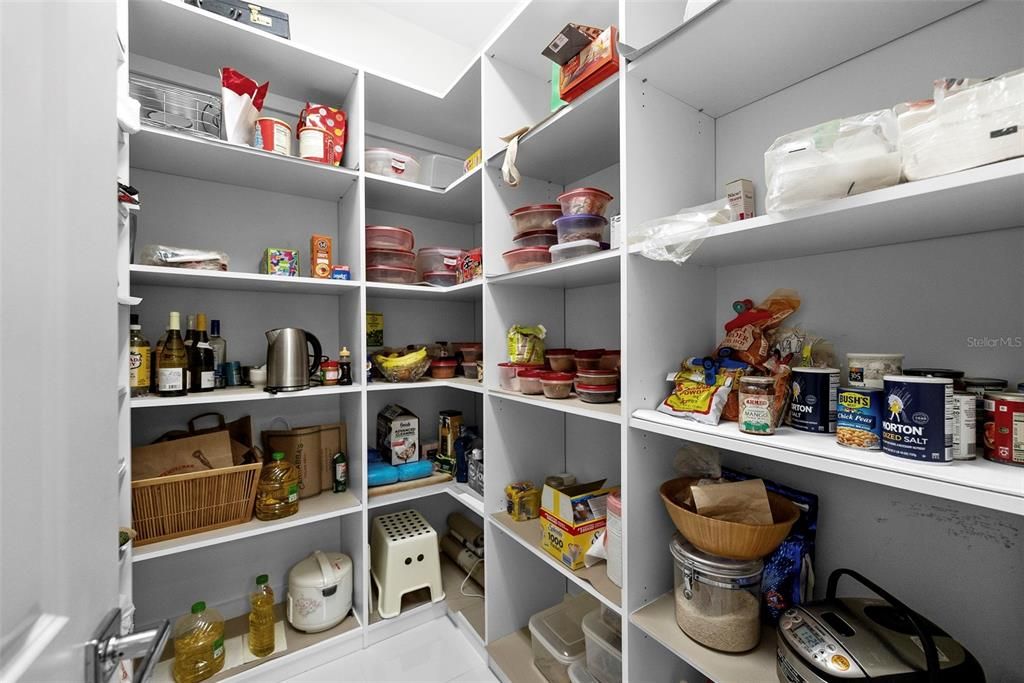 En Venta: $2,499,000 (5 camas, 3 baños, 4709 Pies cuadrados)