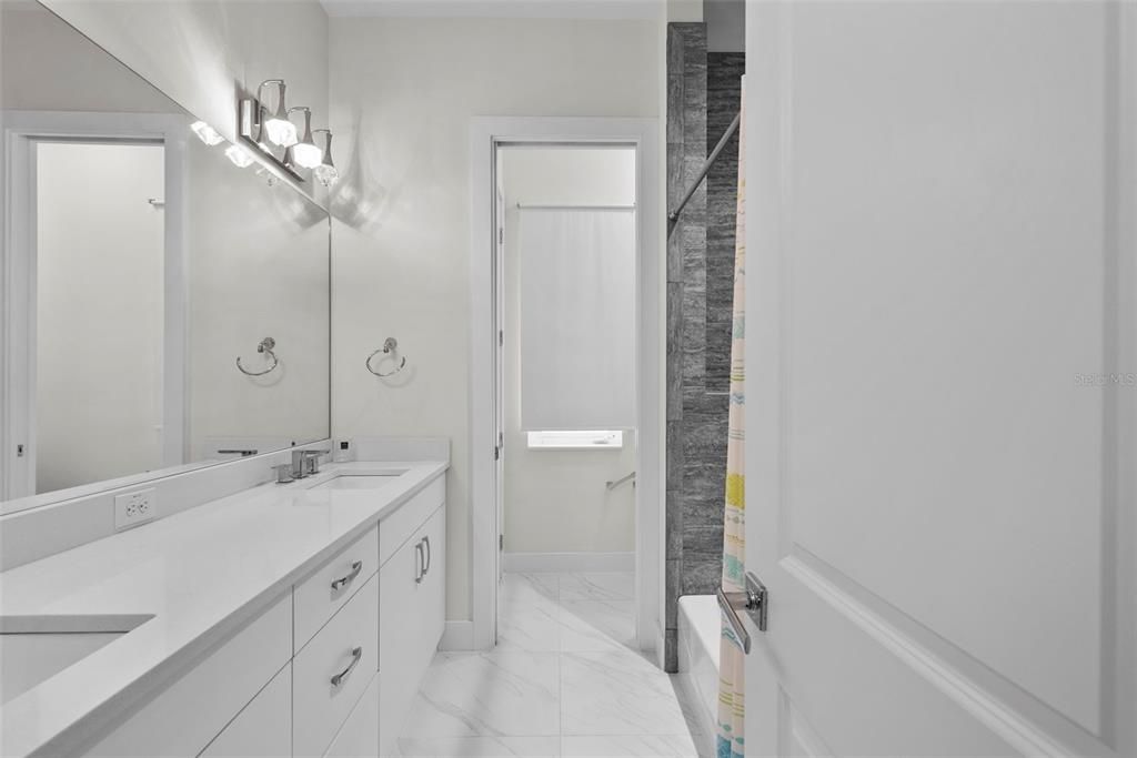 En Venta: $2,499,000 (5 camas, 3 baños, 4709 Pies cuadrados)