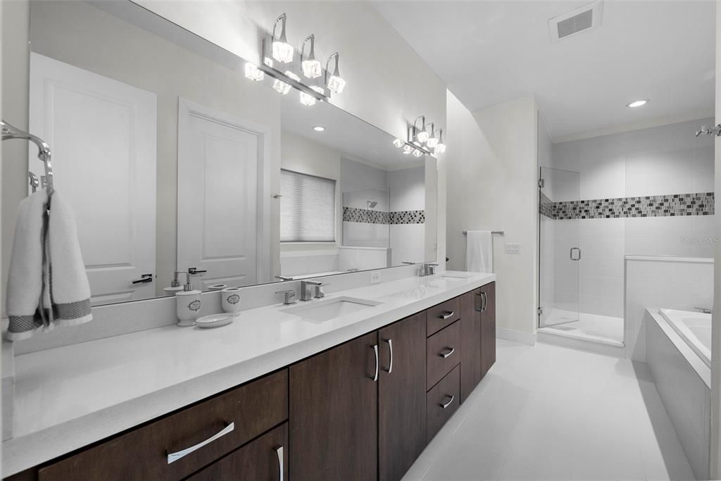 En Venta: $2,499,000 (5 camas, 3 baños, 4709 Pies cuadrados)