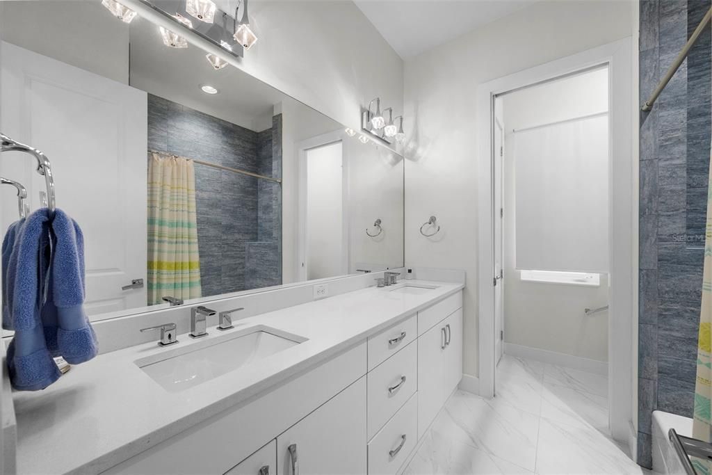 En Venta: $2,499,000 (5 camas, 3 baños, 4709 Pies cuadrados)