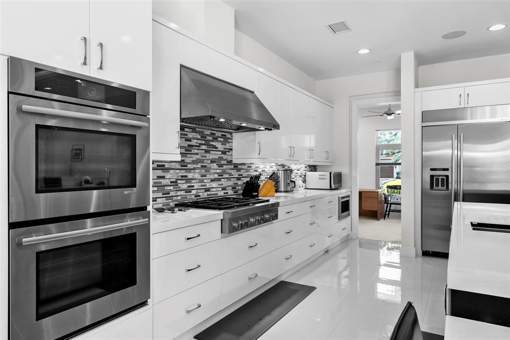 En Venta: $2,499,000 (5 camas, 3 baños, 4709 Pies cuadrados)