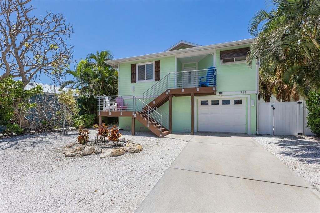 For Sale: $1,799,000 (3 beds, 2 baths, 1447 Square Feet)