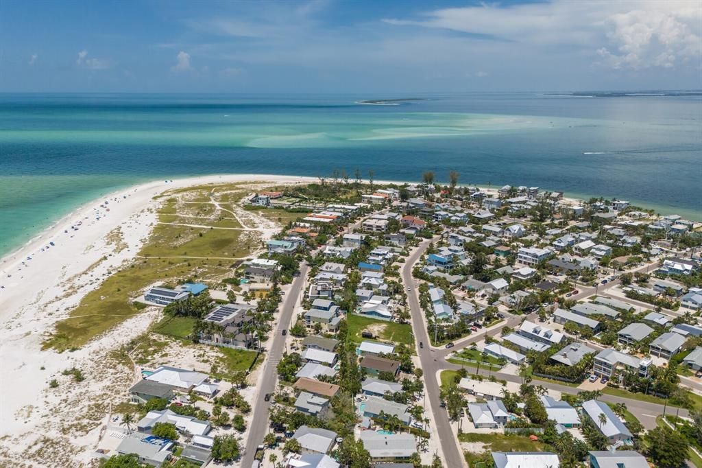 For Sale: $1,799,000 (3 beds, 2 baths, 1447 Square Feet)