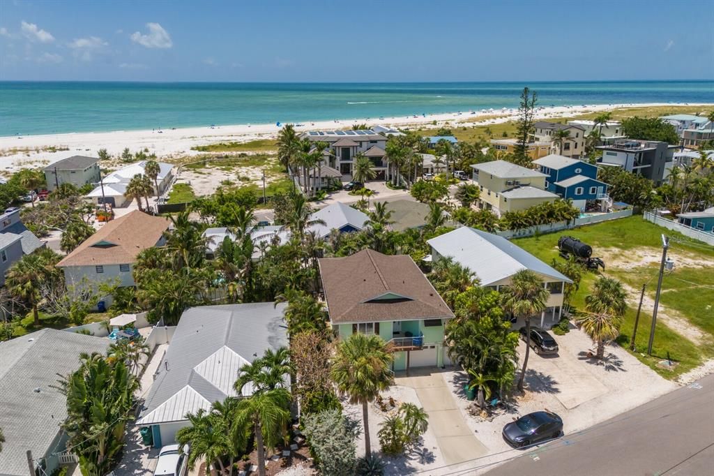 For Sale: $1,799,000 (3 beds, 2 baths, 1447 Square Feet)