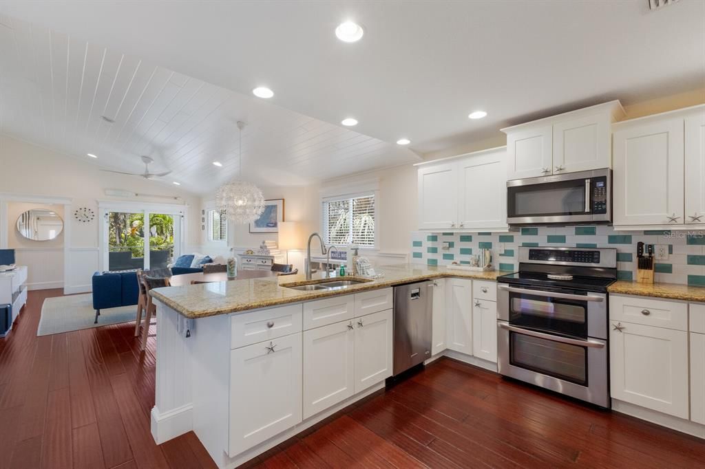 For Sale: $1,799,000 (3 beds, 2 baths, 1447 Square Feet)