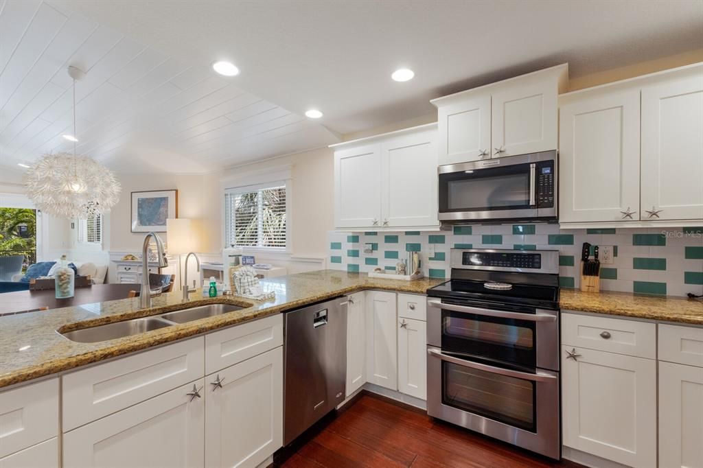 For Sale: $1,799,000 (3 beds, 2 baths, 1447 Square Feet)