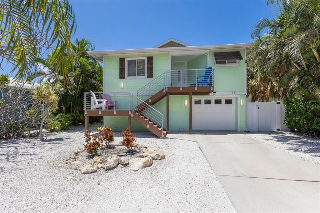 For Sale: $1,799,000 (3 beds, 2 baths, 1447 Square Feet)