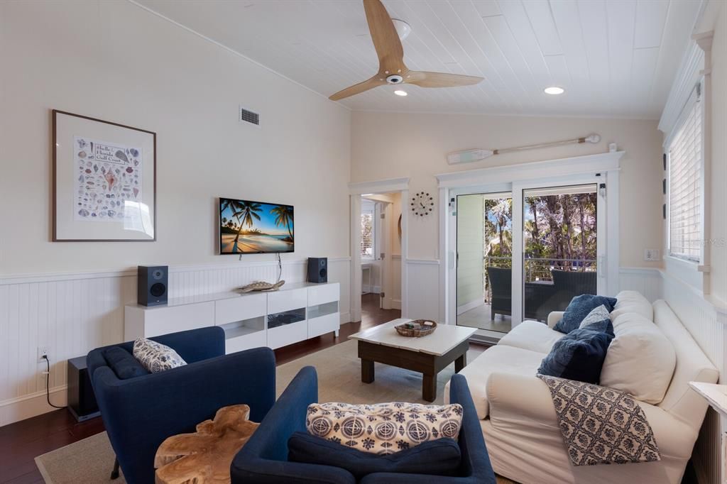 For Sale: $1,799,000 (3 beds, 2 baths, 1447 Square Feet)