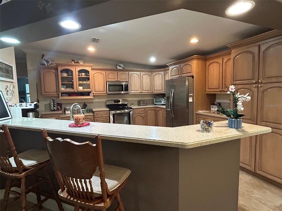 Под контрактом: $399,900 (3 спален, 2 ванн, 1800 Квадратных фут)