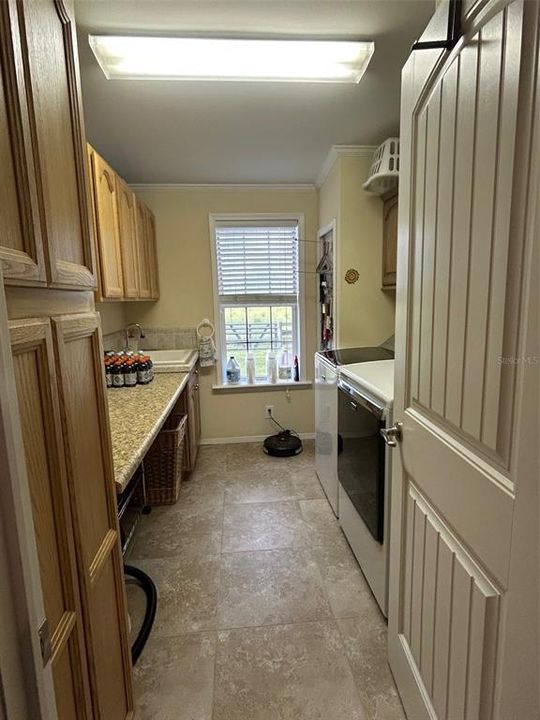 Под контрактом: $399,900 (3 спален, 2 ванн, 1800 Квадратных фут)