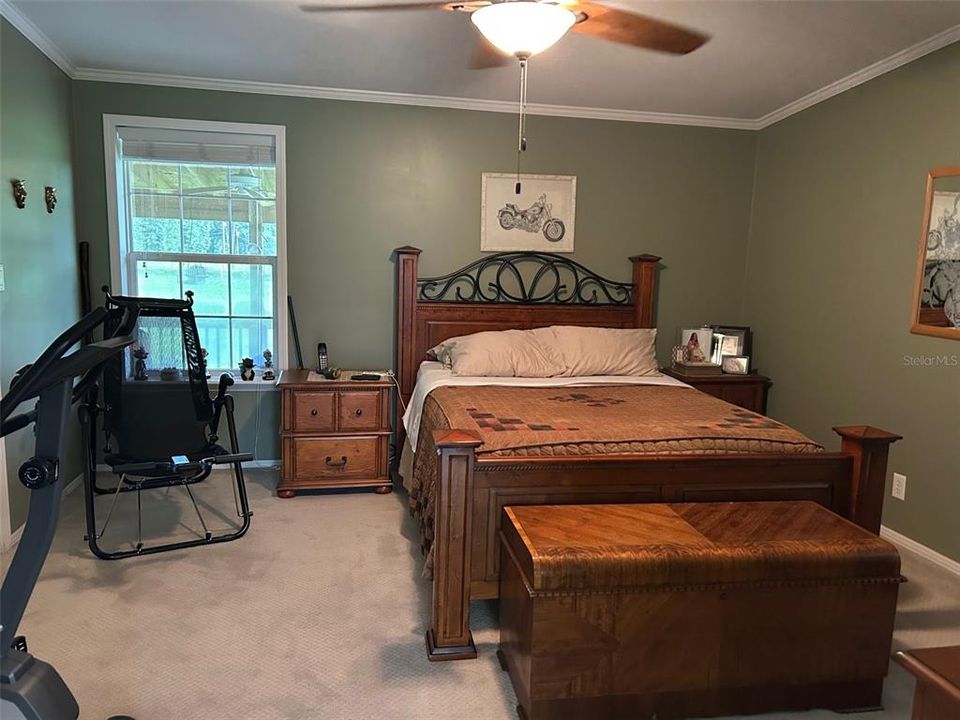 Под контрактом: $399,900 (3 спален, 2 ванн, 1800 Квадратных фут)