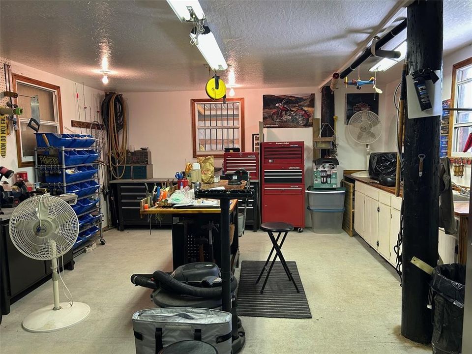 Под контрактом: $399,900 (3 спален, 2 ванн, 1800 Квадратных фут)