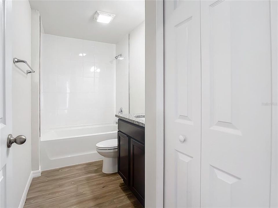 合同活跃: $285,000 (4 贝兹, 2 浴室, 1617 平方英尺)