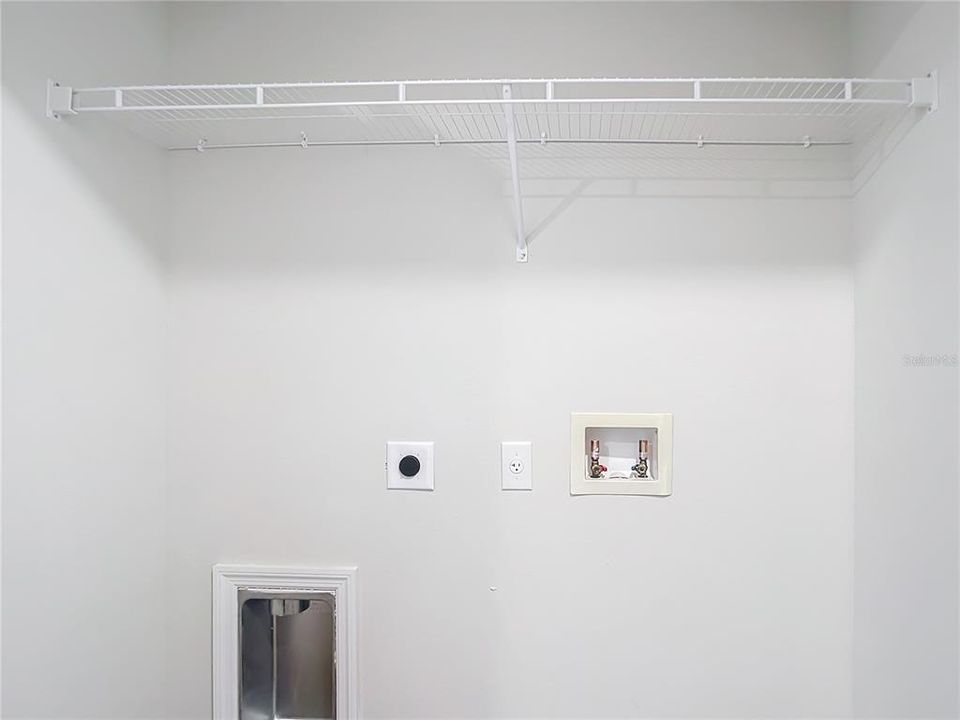 合同活跃: $285,000 (4 贝兹, 2 浴室, 1617 平方英尺)