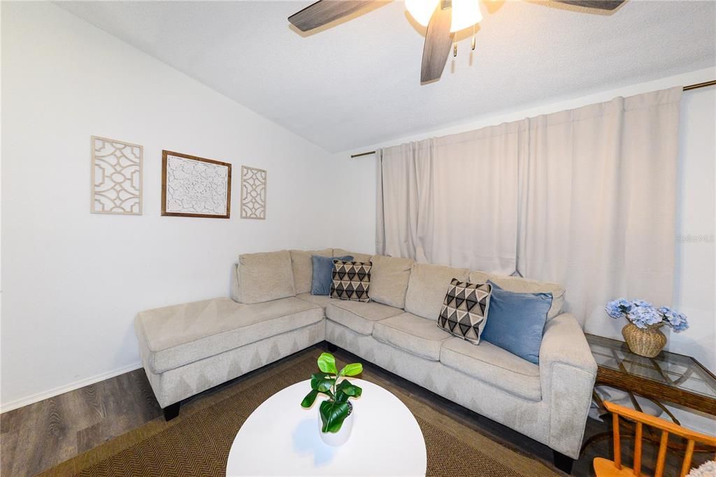 En Venta: $218,000 (2 camas, 1 baños, 912 Pies cuadrados)