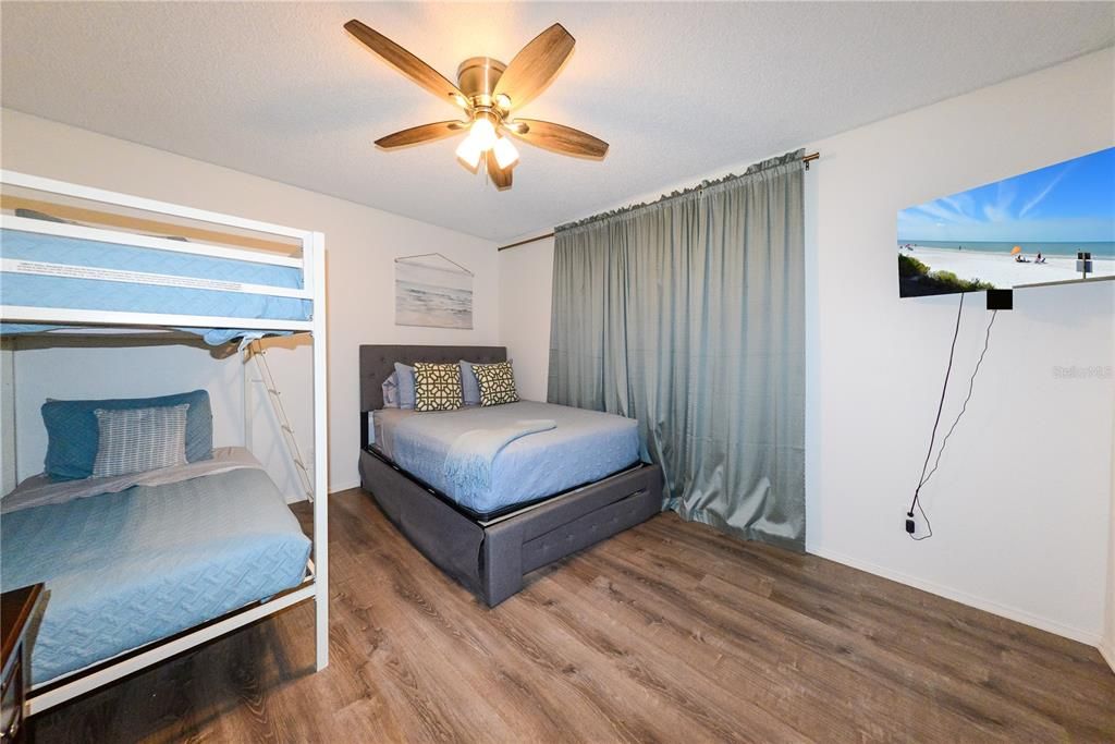 En Venta: $218,000 (2 camas, 1 baños, 912 Pies cuadrados)